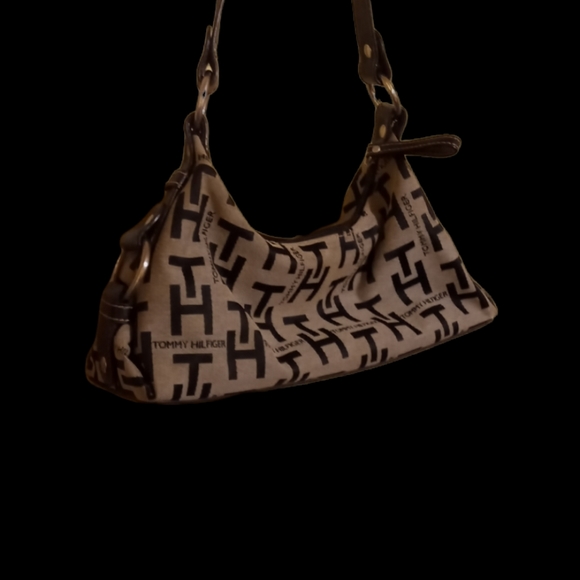 Tommy Hilfiger clutch purse - Picture 13 of 13